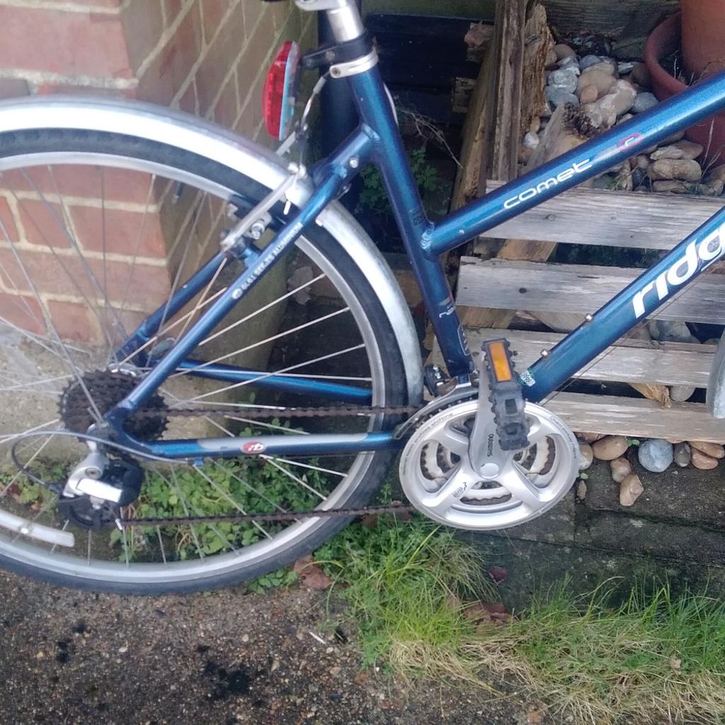 17in light alloy frame.700c wheels.New brake blocks and cables.New rear inner tube.
Just serviced.
24 Shimano gears.
Top quality bike.Current version retails at over £500.
Usual scuffs and scratches but rides well.
Will include lights and wicker basket.

Collection in person only from KT19 0DL
