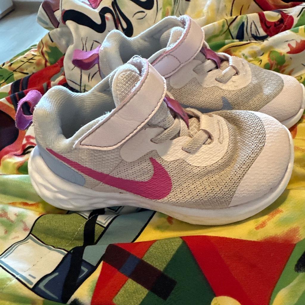 Nike Schuhe unisex einmal von meiner Tochter getragen wie neu