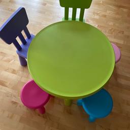 Tisch mit drei Hocker und zwei Sessel
Ikea MAMMUT Design