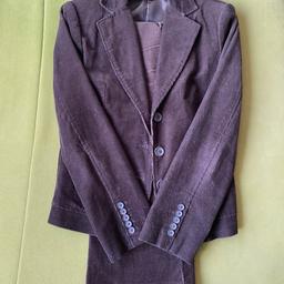 Schöner selten getragener Cord Anzug von Zara
Cordhose + Cordjacke 2-teilig mit feiner Mehrknopfleiste an beiden Ärmeln

Abholer, bei Versand zzgl. Versandkosten