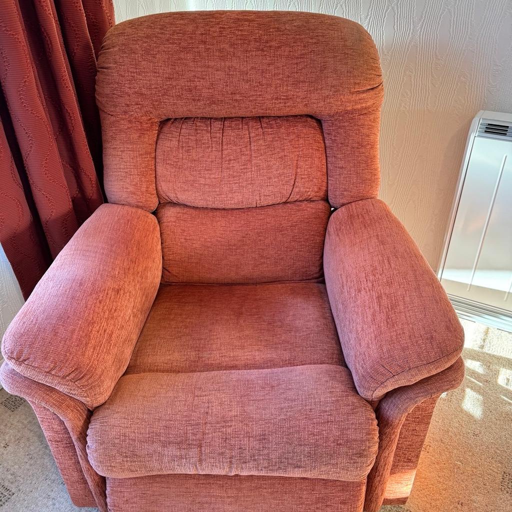 From a smoke and pet free home.
Having a house clearance, all have to go.
Both sold together.
Chair reclines
sofa:
63cm H-2ft
186cm L-6ft1
chair:
87cm-2ft10
98cm H3ft2