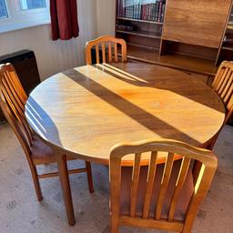 From a smoke and pet free home.

Having a house clearance all has to go.
Length: 4x4ft
Hight: 4ft 5
The table does extend to fit more round it