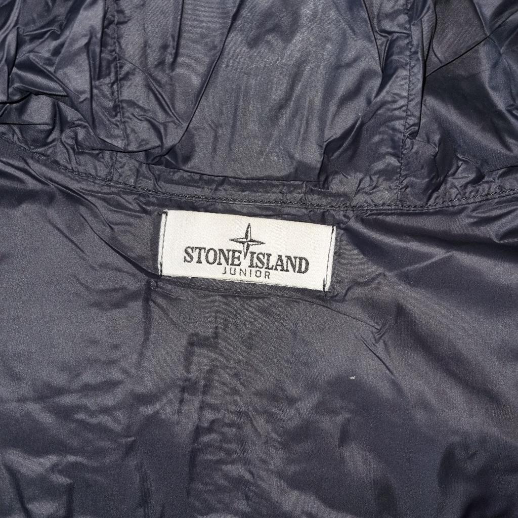 Stone Island Jungs Winterjacke in größe 154.
Wurde paar mal getragen da zu eng.
Zustand einwandfrei.
Tier und Rauchfreier Haushalt.