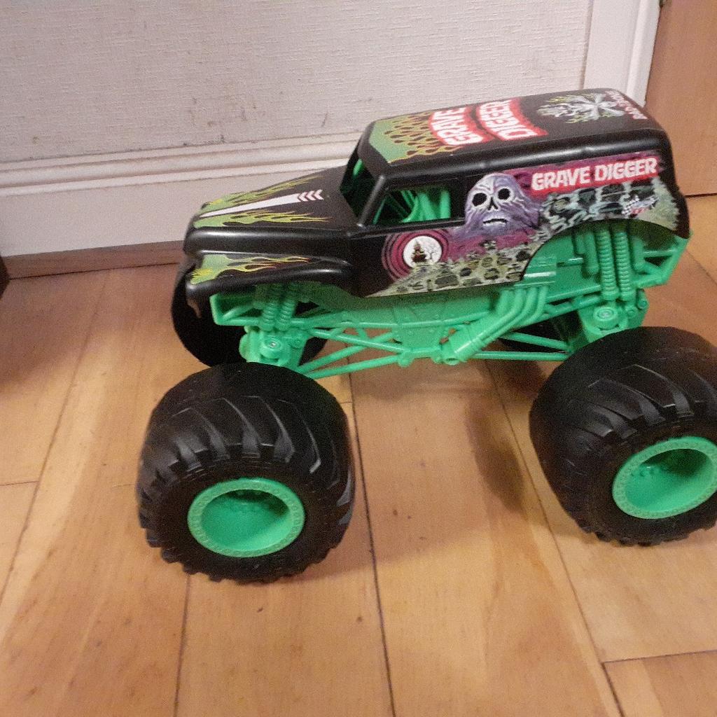 beautiful condition. Big ! This IS NOT REMOTE CONTROL ! Just free wheeling fun