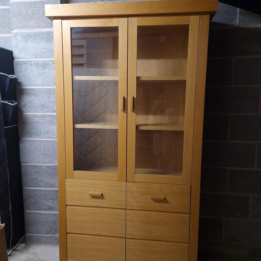 Immaculate, kitchen or dining dresser unit with glass doors. Strong, solid, beautiful piece of furniture which will last for years to come.

Approx size H 200 x W 105 x D 35

Note: collection only from Great Barr