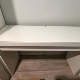 Malm-dressing table 120x41cm
Not used much only been a year