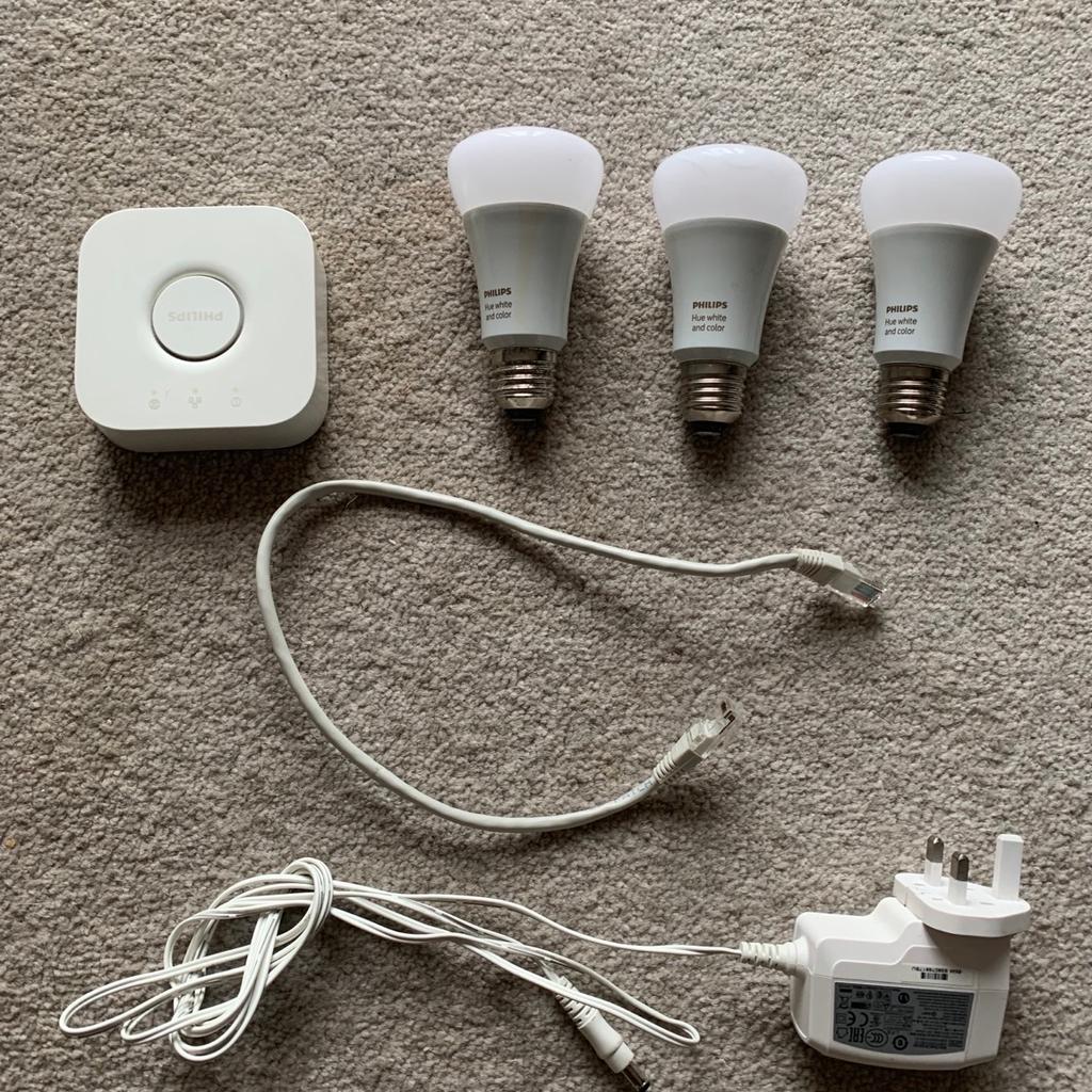 phillips hue light colour kit selling due to i dont use them very much. good condition one bulb as dent in plastic does not make a diffrence to performance.