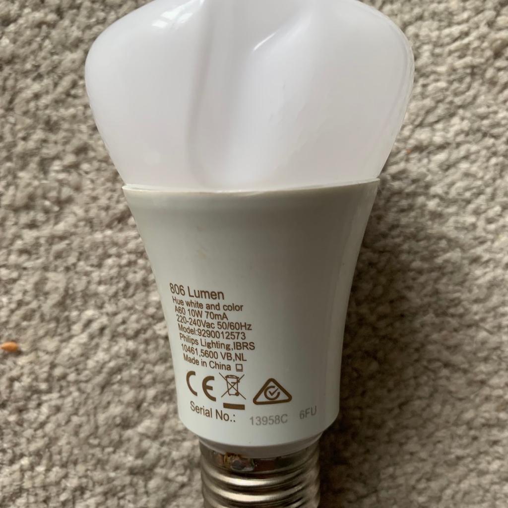 phillips hue light colour kit selling due to i dont use them very much. good condition one bulb as dent in plastic does not make a diffrence to performance.