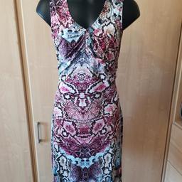 Stretch Kleid Betty barclay
Bw47cm ungedehnt
Länge 100cm
Versand 5,30
Deutschland 9.90
Privatverkauf keine Garantie oder rücknahme