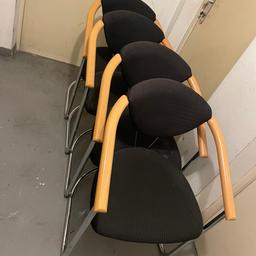 4 Stühle in sehr gutem Zustand.