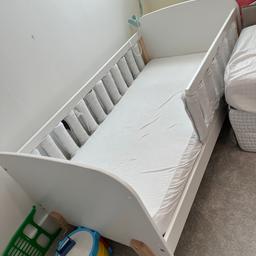 Toddler bed white and oak , with mattress , guardrail soft cushions protection .
Bed is used but in very good condition apart some signs as shown in the pictures!
Collection nine elms (near sainsbury store sw8)
I will dissamble for you!
Paid 250£ now selling for 236£