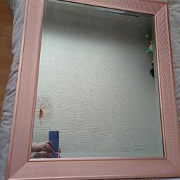 Large Rose gold mirror
85cm x 70 cm

in excellent as new condition

collect B71 2RJ West Bromwich