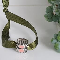 Auflösung Pandorasammlung!!!!!!
Verkaufe original Pandora Charm
"Austern" rosa
Silber 925 ALE gestempelt.
TOPzustand!!! Nie verwendet!!!
retired
Neupreis war 69 Euro.