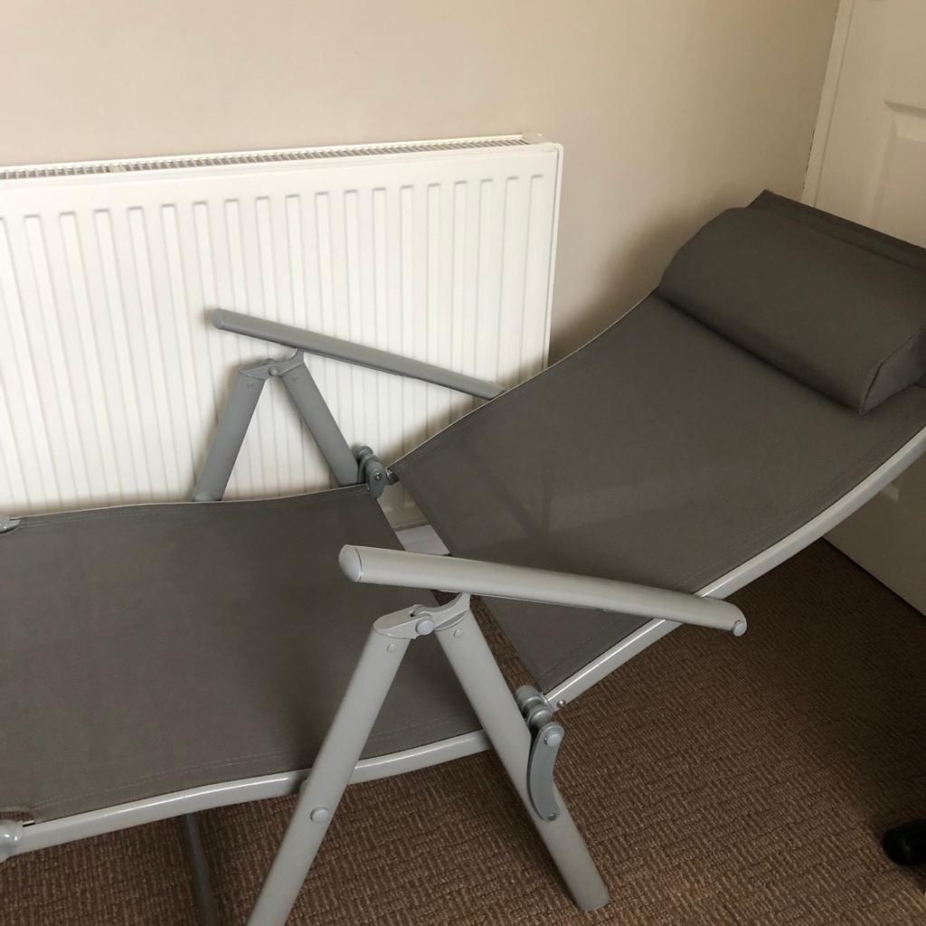 Brand new grey sun lounger, unused in box. Foldable, easy and compact for storage, multiple recliner positions and adjustable pillow for added comfort. Heavy duty woven mesh fabric so can be left out throughout the summer.
Sizes in photos, similar item still selling for £90 so no offers thanks. Priced to sell