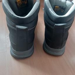 Used size 9 steel toe cap safety boots.
Only worn for a day, to tight at the front for me.

Collection only wv13 area