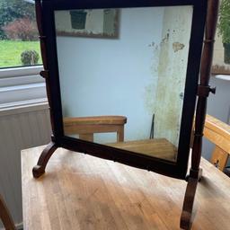 Antique Edwardian Mahogany Dressing Table Toilet Swing Mirror Cheval Type 
This is a good sized dressing table mirror, 
It has considerable fixing to the silvering of the mirror.
It measures 53cm wide x 58cm high x 23cm deep 
Please see photos for description
Viewing welcome