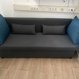 Breite/Tiefe: 192/82 cm

2-Sitzer-Sofa mit Schlaffunkt. und Bettkasten Neo + Kissen Grau

Neu preis 199€