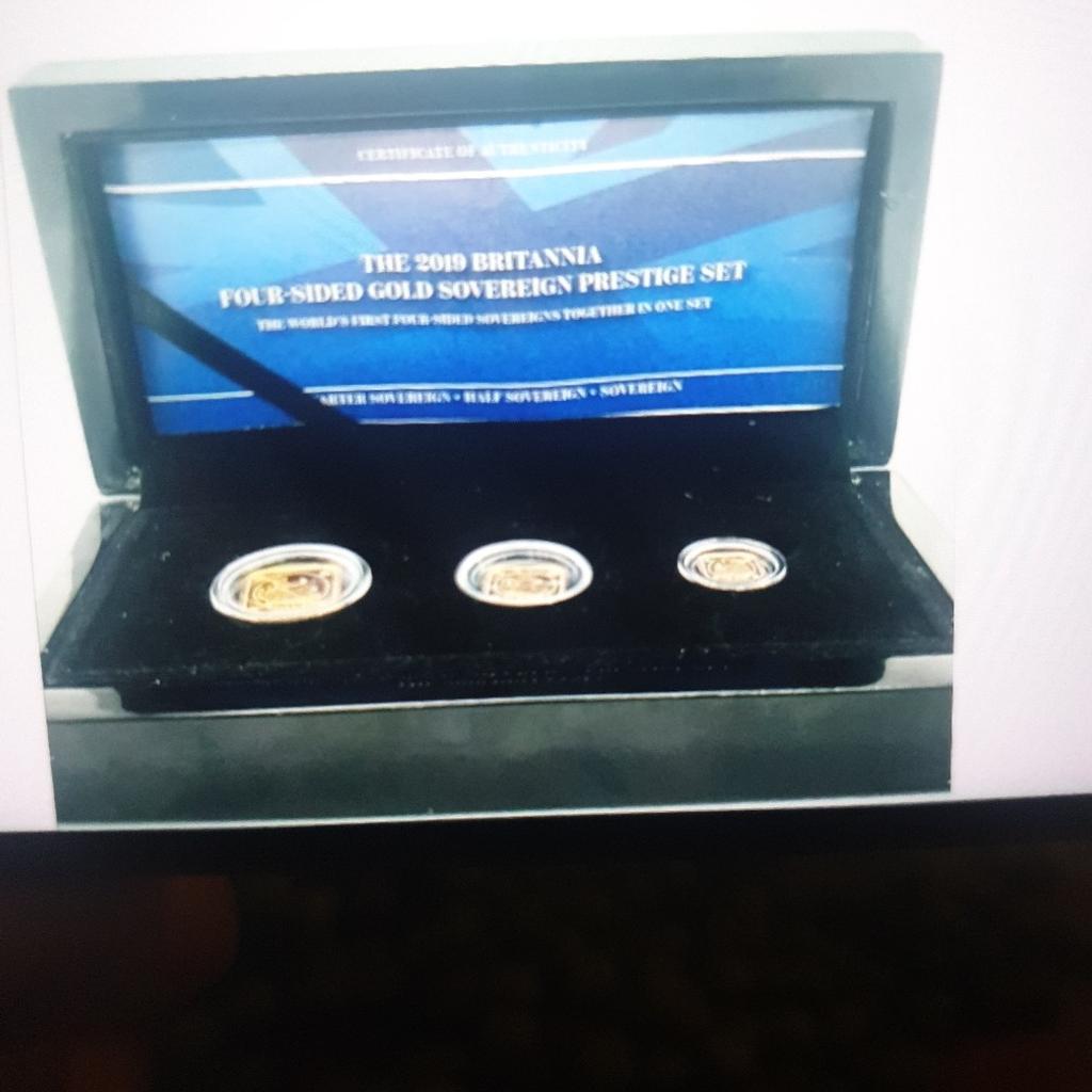 set of 3 gold sovereign coins square limited edition consists of 1 full sovereign 1 half sovereign and 1 quarter sovereign in presentation case with paper work