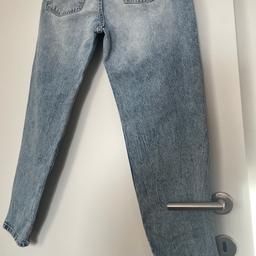 Blaue Mom Jeans von der Marke Bershka

Entweder Abholung oder für den Versand bezahlen
