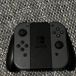 Ich verkaufe meine Nintendo Switch (Grau) welche sehr selten benutzt worden ist.
Mit dabei sind neben der Konsole mit Station außerdem eine Tasche und ein Pro Controller.

Außerdem sind folgende Spiele als Karten:
- Animal Crossing New Horizon
- Super Smash Bros
- Minecraft