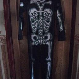 Skeleton Halloween Costume with Skeleton Mask Age 11-12
1 Piece suit with velcro fastening on the back and a foam mask with an elastic strap on the back of it.

DUE TO SHPOCK CHANGING THE WAY THAT YOU CAN NOW ONLY DO PUBLIC MESSAGING THROUGH THE APP WHICH I DO NOT HAVE,THE ONLY WAY TO MESSAGE ME NOW IS BY PUTTING AN OFFER IN ON THE ITEM I'M SELLING EVEN IF THE OFFER IS £0 IF IT IS JUST A QUESTION THAT YOU WANT TO ASK ME.