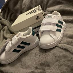 Verkaufe Adidas Kinder Schuhe neu Größe 24
