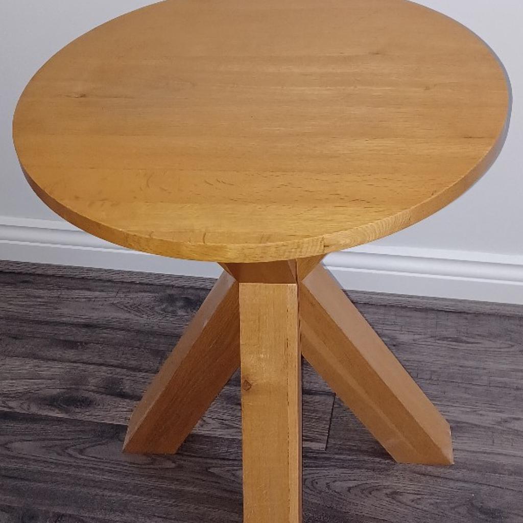 lovely solid wood side table , a couple of very slight marks but hardly noticeable, buyer to collect and pay cash please. Other Oak furniture will be becoming available, Large dining table, side board and display cabinet.