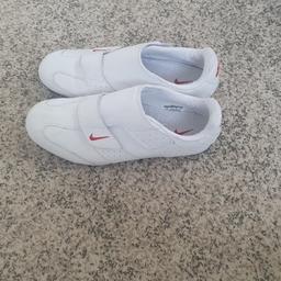 hardly worn white size 9 Nike trainers