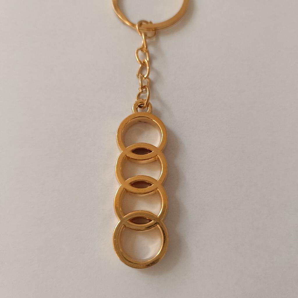 Schöner Vergoldeter 24 karat
Schlüsselanhänger mit Ringe

Versand Möglich mit einen Aufpreis von 3.99€