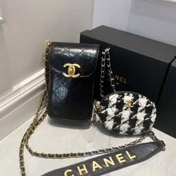 Very rare to find in this condition
Chanel Make up Vip Gift line phone carrying shoulder bag
Faux leather main handbag with gold Chanel logo and mini houndstooth tweed zippered purse
A must-have piece in your wardrobe!

Measures:
17x11x4 cm
Shoulder strap length from 40 to 80 cm

Comes in its original Chanel box