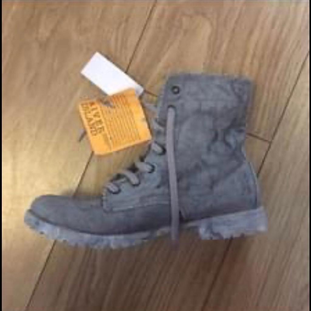 Ladies Size 5 Boots NEW River Island £35
All the items I sell are things I have previously bought for myself and I no longer need. If they say NEW they are genuinely new!