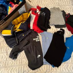 13 bottoms
9 hoodies
14 shorts
20 t shirts
The north face tracksuit
Henri loyed t shirt
Boss long sleeve top
Lactose jumper
Ralph Lauren t shirt
Bomer
Pj s
High top Nike 9.5
Nike 8.5
All mostly next few primark few shein £50 ovno