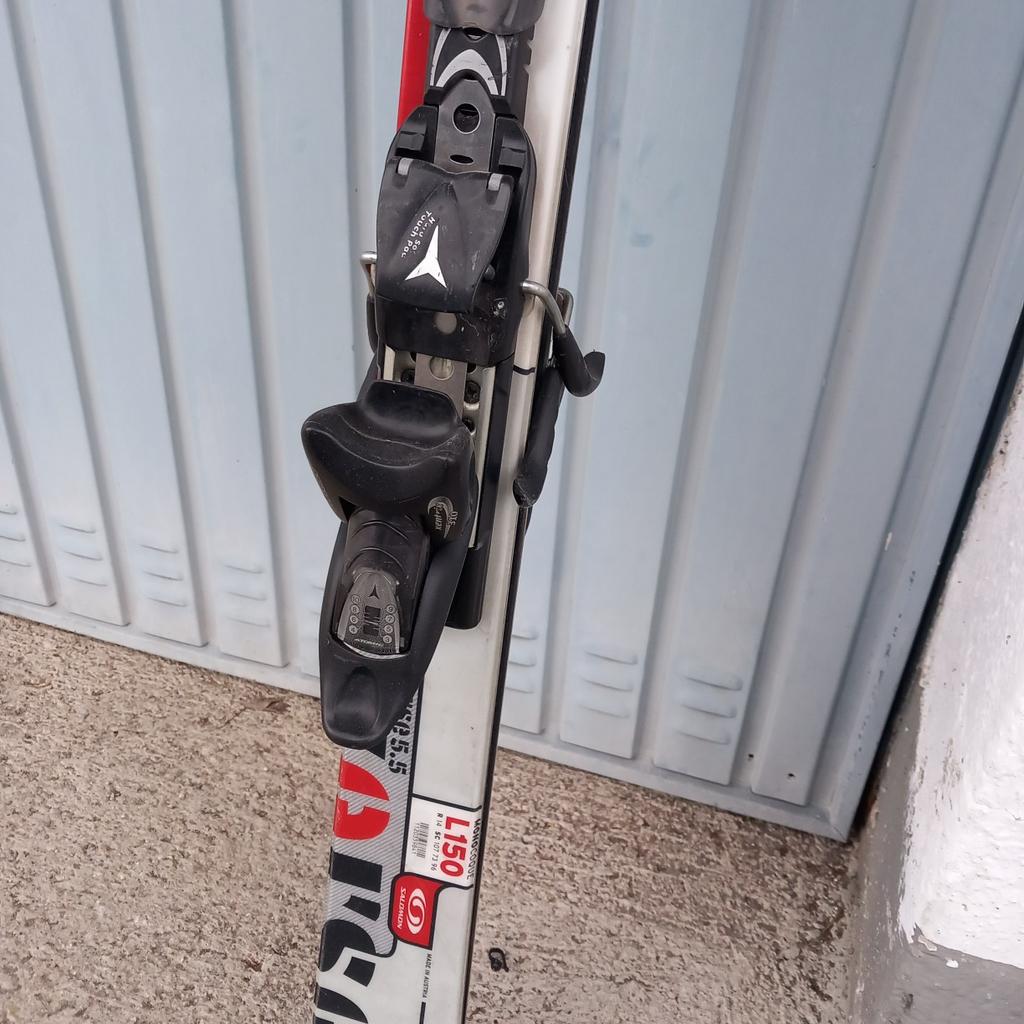 Gut erhaltenes Skiset Slalom 150cm und Skischuh 25.0 zum Verkaufen.

Verkaufsort Raum Tennengau oder St.Johann im Pongau.