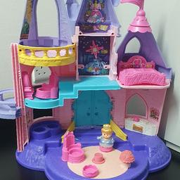 Princess Song  Castle, like New .Table andone doll missing .Batteries  not Included. Original Price was £70.00. 
Bargain .