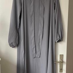 2 djasia kleider sehr lang für große frauen / mädls, oben etwas schmaler 

1 schwarz 1 grau

neuwertig stk 30
beide zusammen 55€