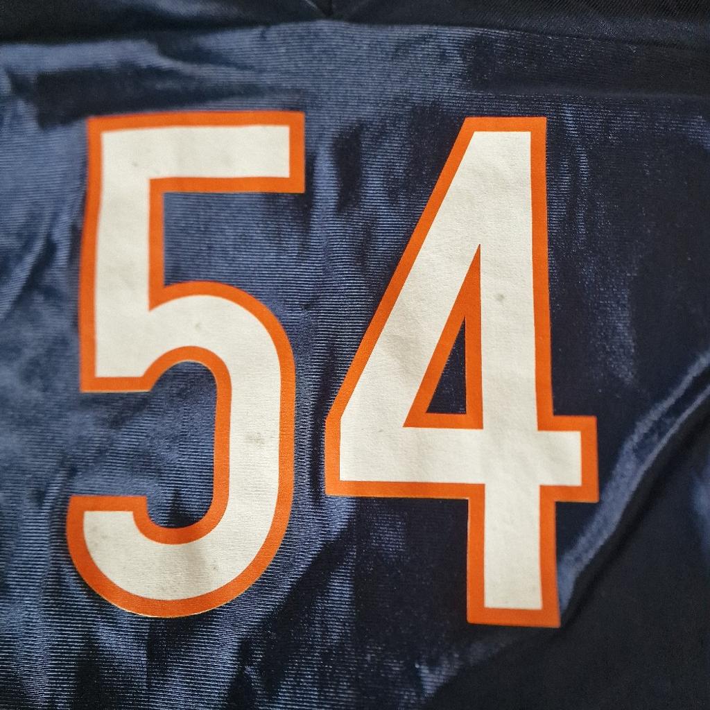 #54 Urlacher Women's NFL Team Apparel
Size L 100% Polyester
There is wear on the numbers in very good used condition.
Length 24"
Pit to pit 20"
Shoulder to shoulder 18"
Sleeve 9"