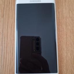Samsung Galaxy S6 edge
Farbe: white pearl

Zustand:
- keine Kratzer auf dem Display oder der Rückseite des Handys inklusive Kamera
- funktioniert einwandfrei
- lediglich am unteren Rand eine Abnutzung (siehe Foto), sonstige Seiten mit kaum Gebrauchsspuren

Sonstiges: mit OVP und Original-Ladekabel (OHNE Netzstecker), inklusive 3 Hüllen

Kauf gerne auch mit Versand möglich (Käufer trägt Versandkosten)

Bei Fragen gerne einfach anschreiben! :)