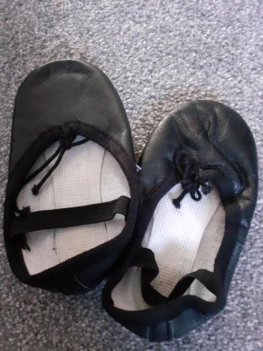 Buy & Sell Nottinghamshire Ashfield - Photos for Black leather child's ballet shoe 8