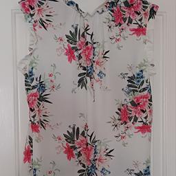 Dorothy perkins ladies top from billie and blossom collection in size 14