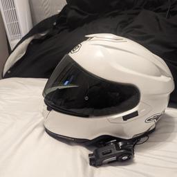 white GT air 2 shoei in perfect condition , comes with 2 visors one dark and one clear
pinlock included
collection sw6

intercom also for sell