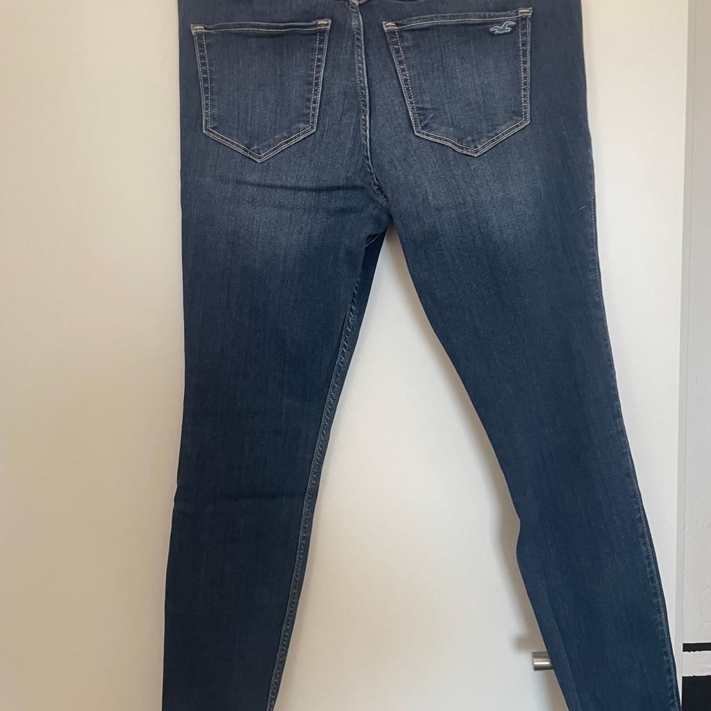 Blaue Skinny Jeans mit Löchern

Entweder Abholung oder für den Versand bezahlen