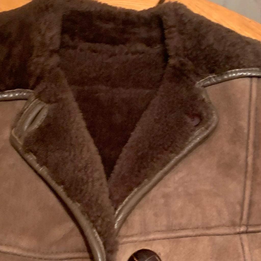 Absolutely wonderful condition medium brown sheepskin wit dark brown thick sheepskin lining button front with 2 front pockets armpits to under armpits 20 inches from collar 33 inches