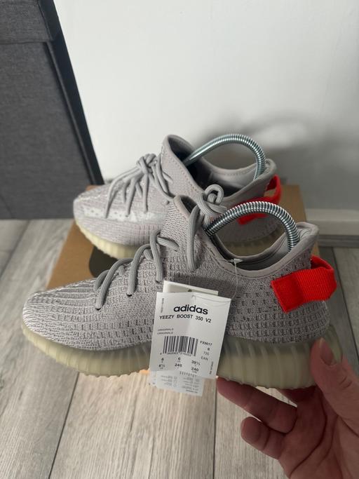 Buy & Sell South East London Tulse Hill - South East London - Photos for Yeezy Boost 350 V2 Tail Light size Uk 6