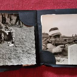 Kleines Photoalbum 12x8cm, mit 12 Photos von Militär Einsätzen. Entwickelt wurden die Bilder 1961 in Bad Reichenhall (Bayern).