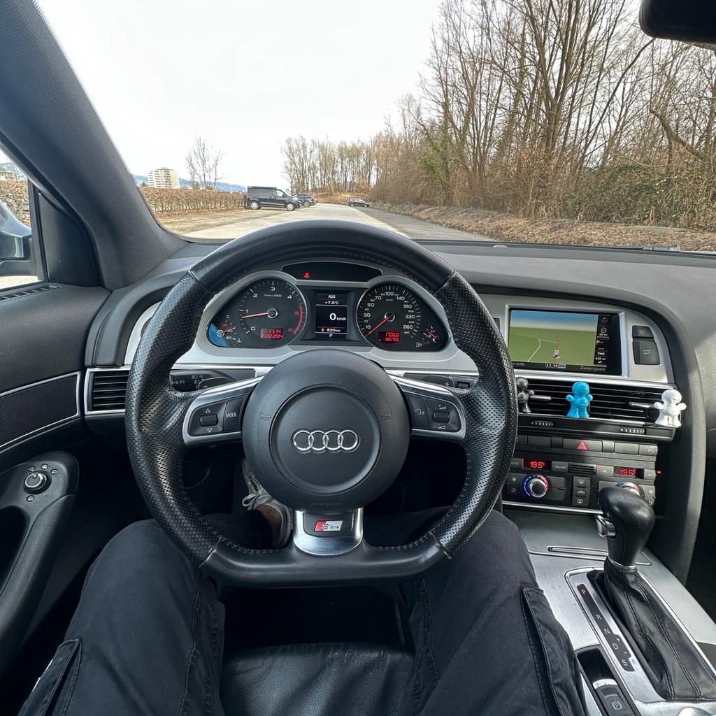 Zum Verkauf steht ein Audi A6 Avant 3.0 TDI Quattro
Auto ist frisch vorgeführt und hat nur 3 leichte Mängel
Vollledersitze mit s-line logo 242 ps
Bei mehr fragen einfach anschreiben
Es ist kein notverkauf also bitte nur ernstgemeinte Angebote