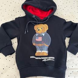 Verkaufe ein Baby Sweatshirt in Gr 86 von Polo Ralph Lauren

Versand innerhalb Österreich möglich :) 

Privatverkauf, daher keine Garantie, Gewährleistung und Rücknahme!