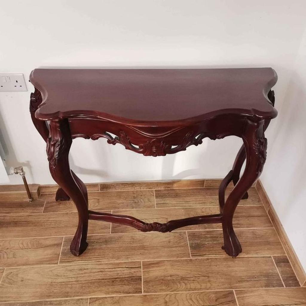 I HAVE FOR SALE CONTINENTAL STYLE MAHOGANY HALL TABLE IN VERY GOOD CONDITION. BEAUTIFUL PIECE OF FURNITURE. COMING FROM PETS AND SMOKE FREE HOME
DIMENSIONS:
HEIGHT: 75 cm
WIDTH: 101,5 cm
DEPTH: 42,5 cm
COLLECTION FROM NORTHALLERTON OR CAN DELIVER FOR FUEL COST