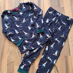 Nur 2x getragen 
Unser Sohn mag leider keine langen Pyjama 

Tchibo 
Gute Qualität