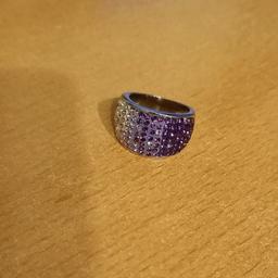 Hallo!

Ich verkaufe 2 neue silberne Ringe.

 Größe 16 mm

Es handelt sich um Modeschmuck!