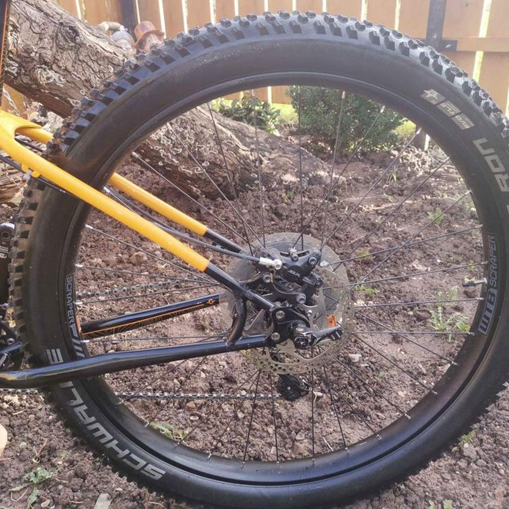 I HAVE FOR SALE GENESIS TARN 20 HARDTAIL MOUNTAIN BIKE WITH SHIMANO SLX 1x11 DRIVETRAIN, KS DROPPER SEAT POST AND WHEELS WITH 27.5x2.8 TYRES. HAS SHIMANO SLX DRIVETRAIN, SLX HYDRAULIC BRAKES WITH BRAKE DISCS, FRAME SIZE: L, NUMBER OF GEARS: 1 x11, GEAR SHIFTERS: SHIMANO SLX, GENESIS CLIP PEDALS, HANDLEBAR : 740mm.
IT IS REALLY NICE BIKE, COST OVER £2000 WHEN NEW. COLLECTION FROM NORTHALLERTON OR CAN HELP WITH DELIVERY FOR FUEL COST
